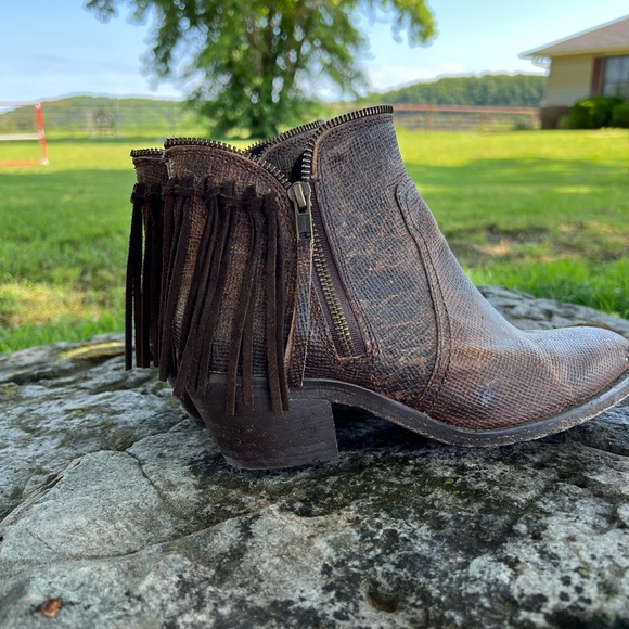 Circle G booties. Size 8 1/2 Distressed Brown - Picture 3 of 5